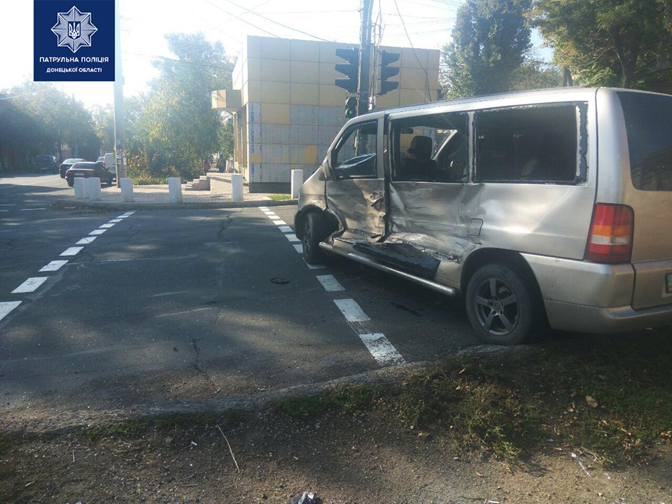 ДТП в Мариуполе с участием маршрутки: пострадали пять человек