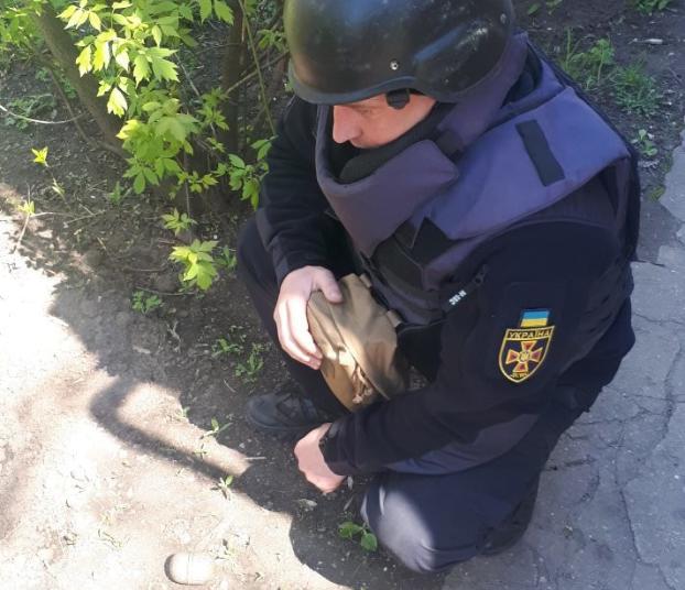 Житель Мариуполя нашел гранату во дворе многоэтажки