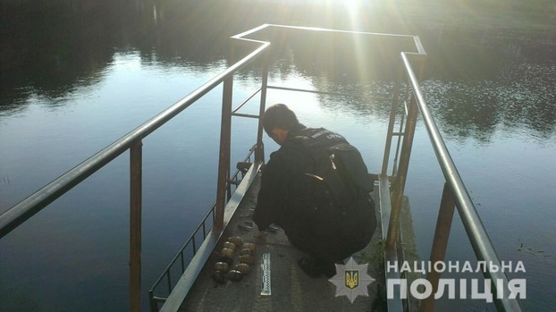 Во Львове в озере обнаружили боеприпасы