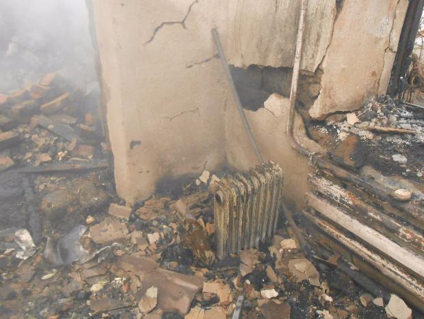 Два человека погибли на пожаре жилого дома в Донецкой области