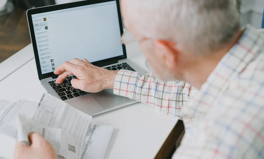 Які виплати, якщо немає пенсії, можна одержувати після 60 років