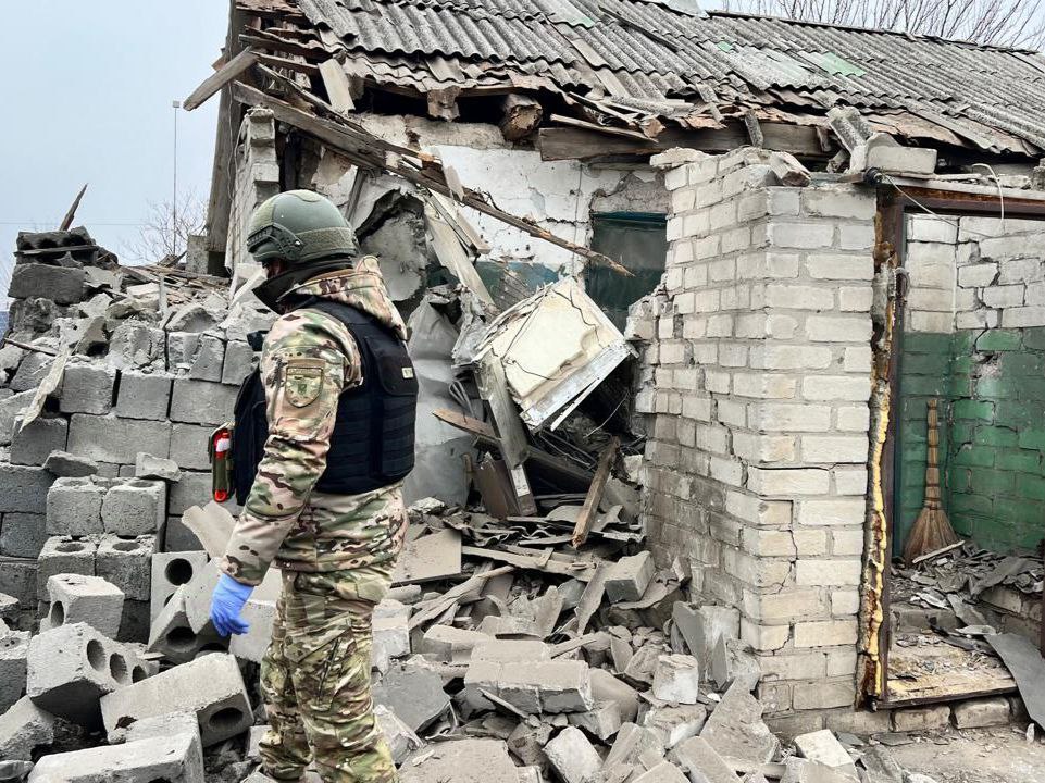 На Костянтинівку ворог скинув авіабомбу. Зведення за добу