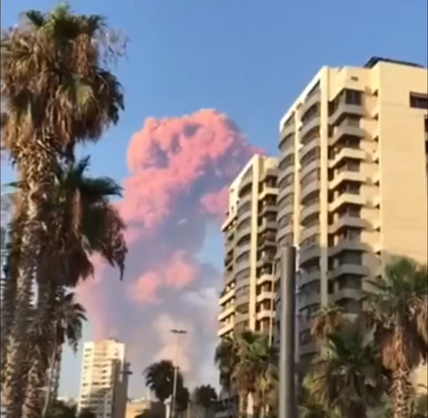 Мощный взрыв в Бейруте: взрывную волну ощутили на Кипре
