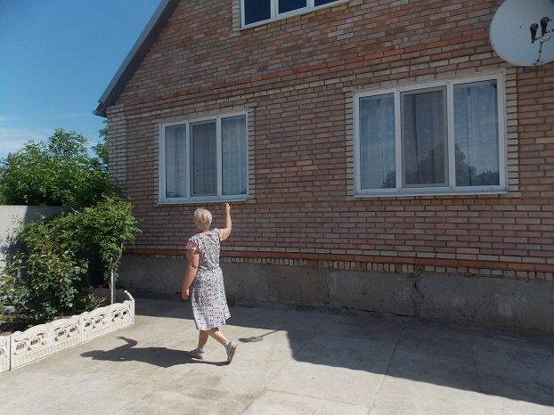 Хозяйка обстрелянного дома в Константиновке рассказала, как все произошло на самом деле