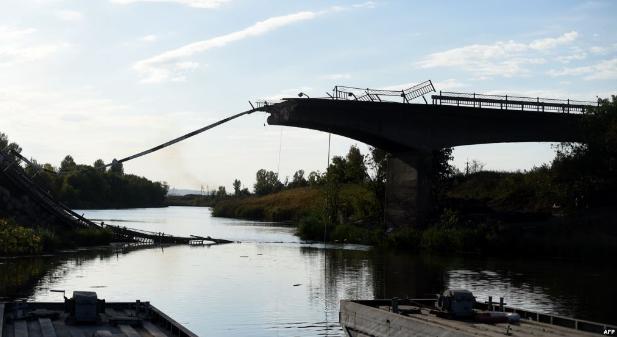 Взорванный мост под Семеновкой собираются восстановить 