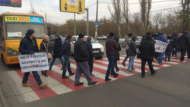 Жители Одесской области перекрыли трассу из-за холодных батарей в домах