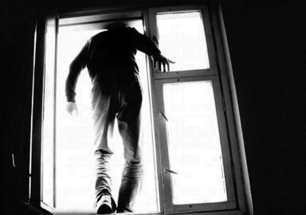 В Мирнограде мужчина покончил с собой, выпрыгнув из окна