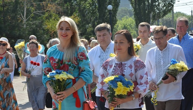 Мариупольцы отметили День Конституции Украины