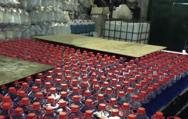 На Сумщине изъяли десятки тонн контрафактного спирта