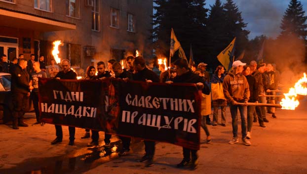 День Победы над фашизмом и нацизмом Красноармейск «закрепил» факельным шествием