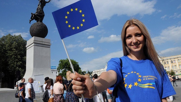 Количество сторонников вступления Украины в НАТО и ЕС уменьшилось на 10%