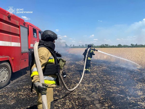 В Ильиновской громаде снова от обстрелов загорелись пшеничные поля — ГСЧС
