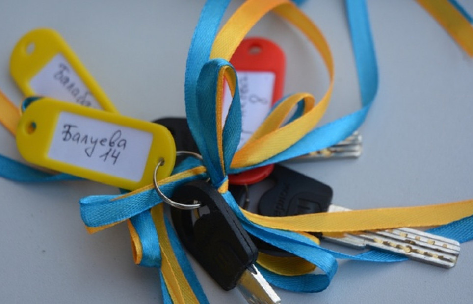 В Мариуполе переселенцы получили ключи от квартир