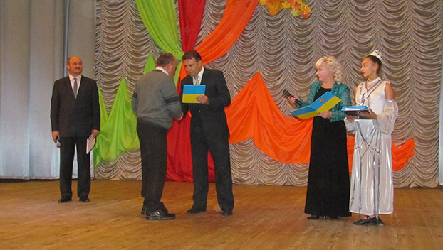 В Дружковке поздравили педагогов с профессиональным праздником