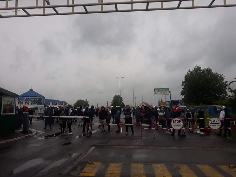 Водители заблокировали КПП «Тиса» на границе с Венгрией