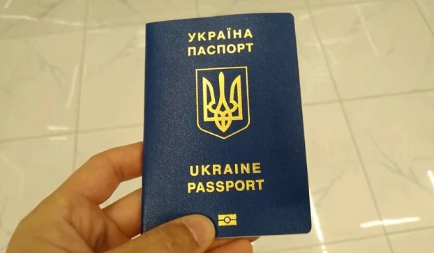 В Украине действуют новые правила продления срока действия загранпаспортов