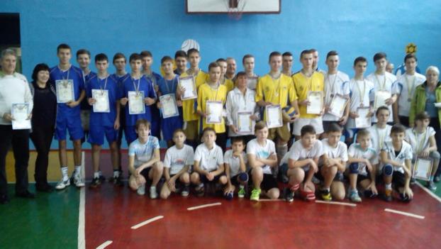 Волейбольные команды из Красноармейска заняли призовые места на соревнованиях в Доброполье