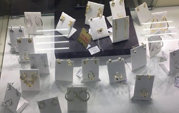 В Киеве продавец обокрала ювелирный магазин на 1,2 млн гривень