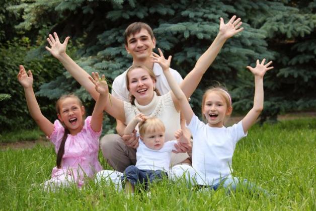 В Артемовске предложили жителям подарить семью ребенку