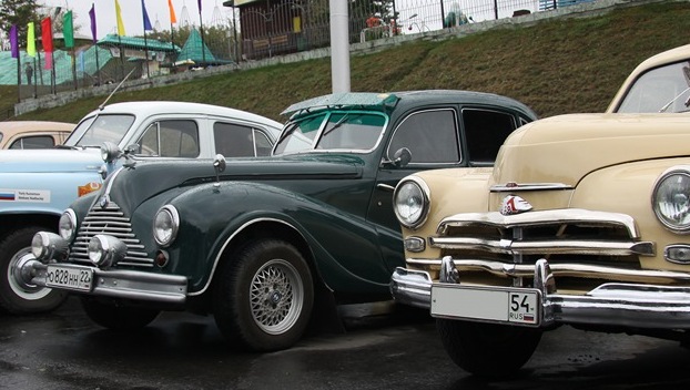В Мариуполе выставлялись антикварные автомобили 