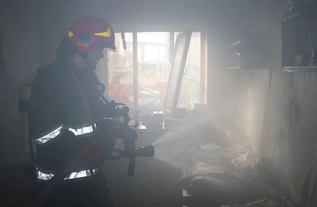 Из-за короткого замыкания в студенческом общежитии в Запорожье произошел пожар