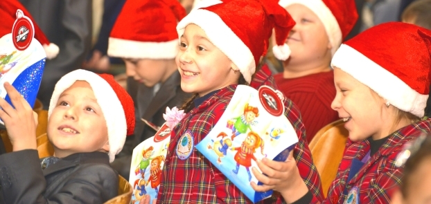 Ко Дню Святого Николая ХК «Донбасс» дарит подарки