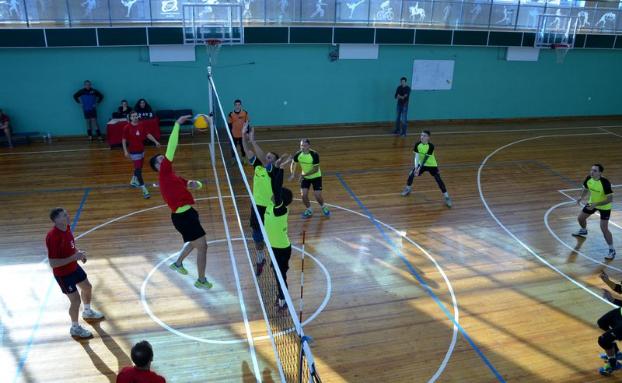 В Доброполье состоялся региональный турнир по волейболу среди мужских команд