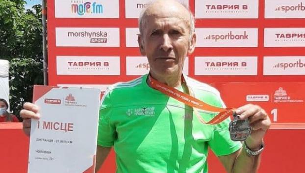 72-летний мариуполец занял первое место в одесском полумарафоне