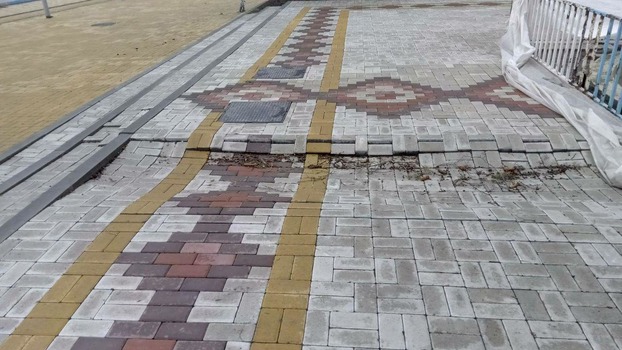 На площади в центре Дружковки провалилась плитка