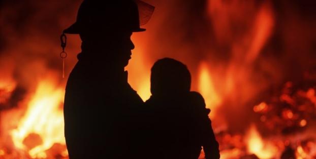 В Мирнограде пожарный спас маленькую девочку