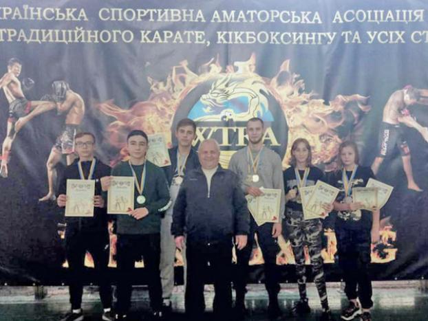 Урожай медалей на Кубке Украины собрали кикбоксеры из Покровска