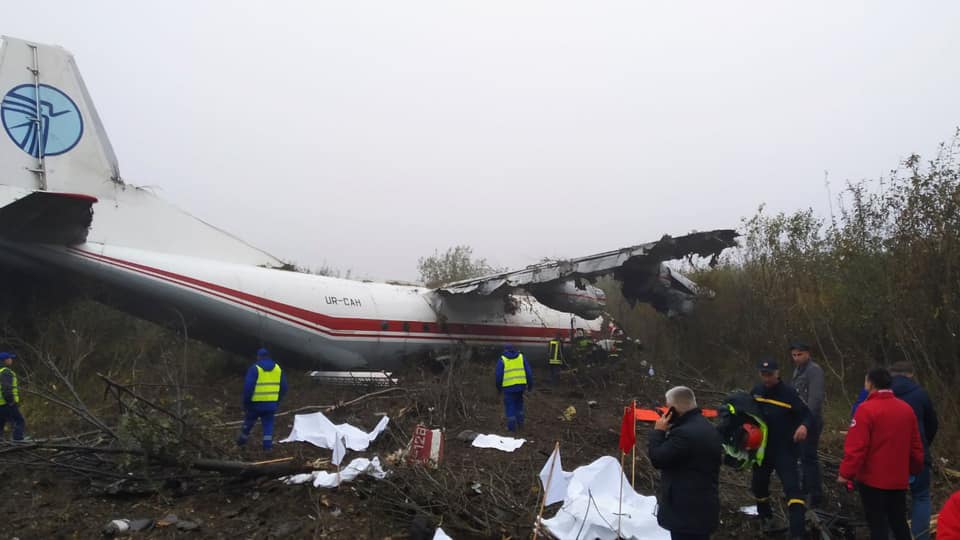 Во время аварийной посадки подо Львовом самолета погибли 3 человека