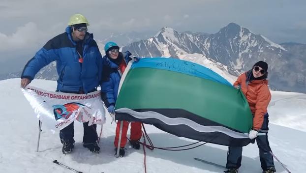 Спортсмены Доброполья покорили одну из наивысших гор Грузии