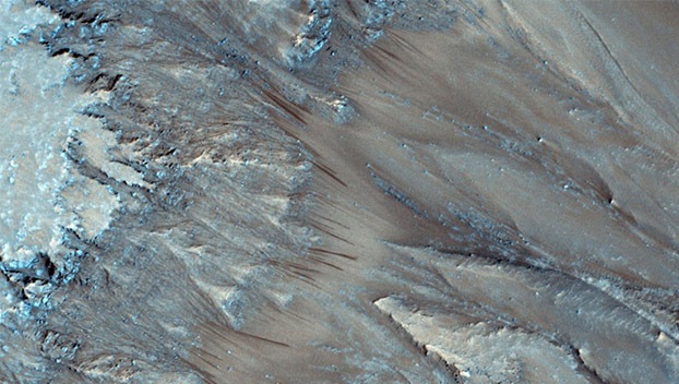 На Марсе обнаружили высокие стены