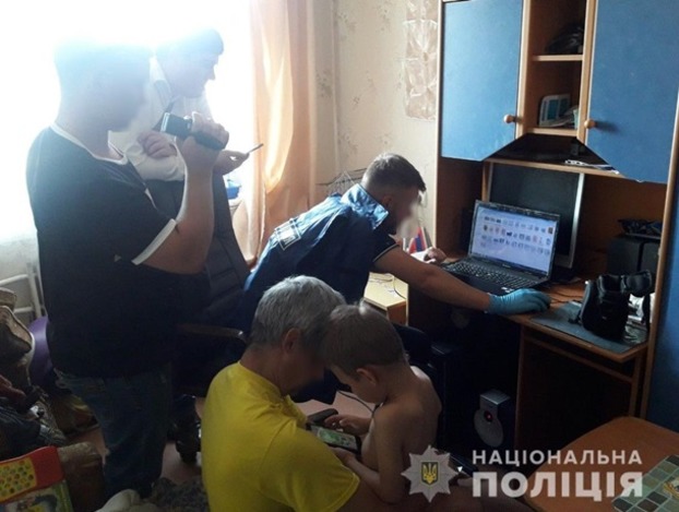 На Киевщине мужчина снимал порно с участием собственных детей