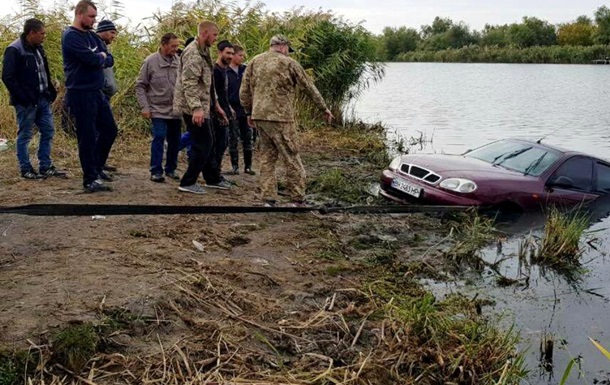 В Одесской области из реки вытащили авто с погибшим водителем