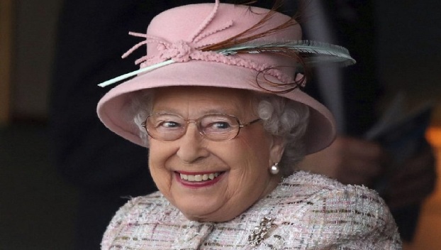 Королеве закон не писан: Елизавета II шесть раз нарушала протокол