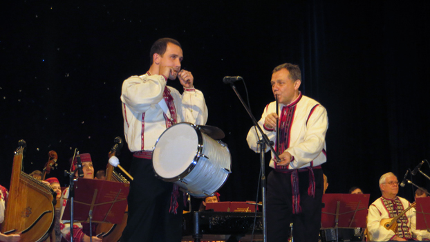 Красноармейск на выходных получил в подарок виртуозное исполнение на народных инструментах