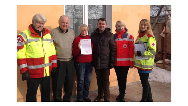 Красный Крест восстанавливает жилье в Славянске