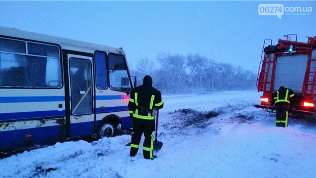 Спасатели Донбасса за сутки оказали помощь водителям и пассажирам 45 транспортных средств