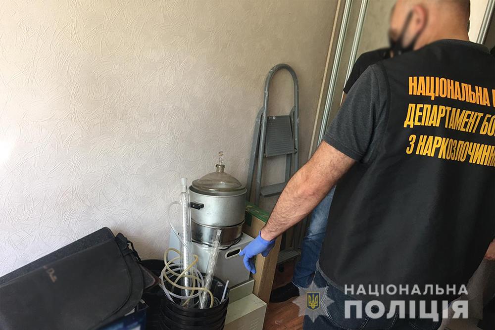 Житель Дружковки на дому варил мефедрон в "промышленных масштабах"