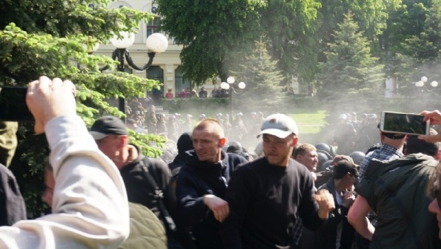 В Черновцах произошла драка между противниками ЛГБТ и полицией