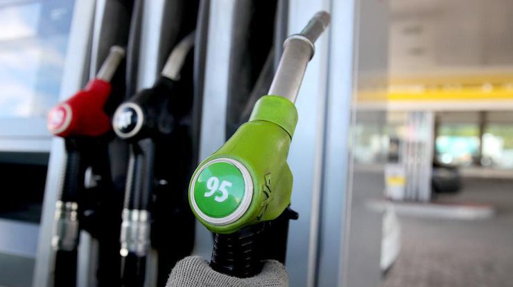 Зеленский требует снижения цен на топливо: какие прогнозы