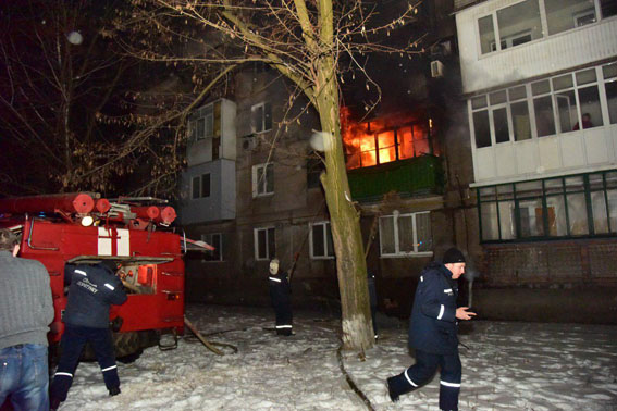 В Авдеевке крупный пожар: Один человек спасен, 14 эвакуировано