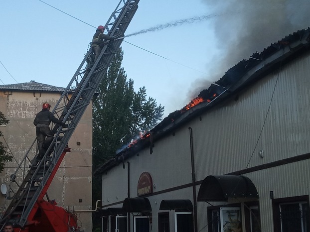 В Селидово горело здание спортивно-оздоровительного комплекса