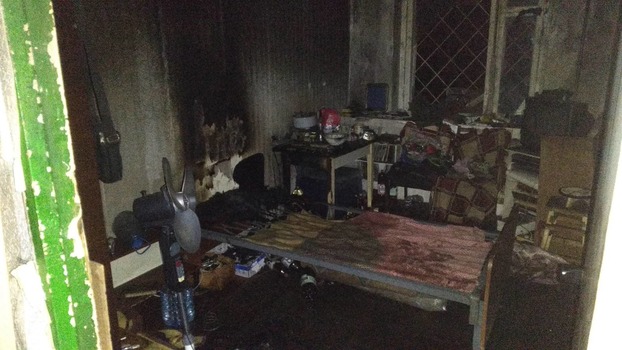 В Мариуполе произошел пожар в квартире: есть пострадавший