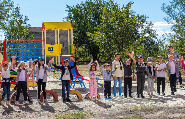В Дружковке появилась новая детская площадка от Фонда Бориса Колесникова