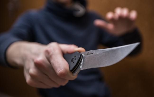 В Константиновке 17-летний парень набросился с ножом на прохожего 