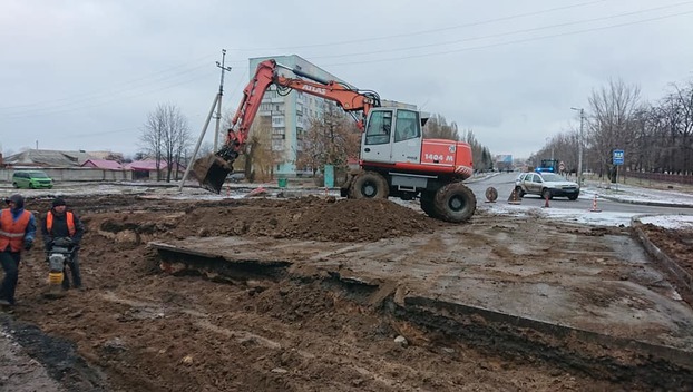 В Мирнограде закончили ремонтировать коллектор в центре города