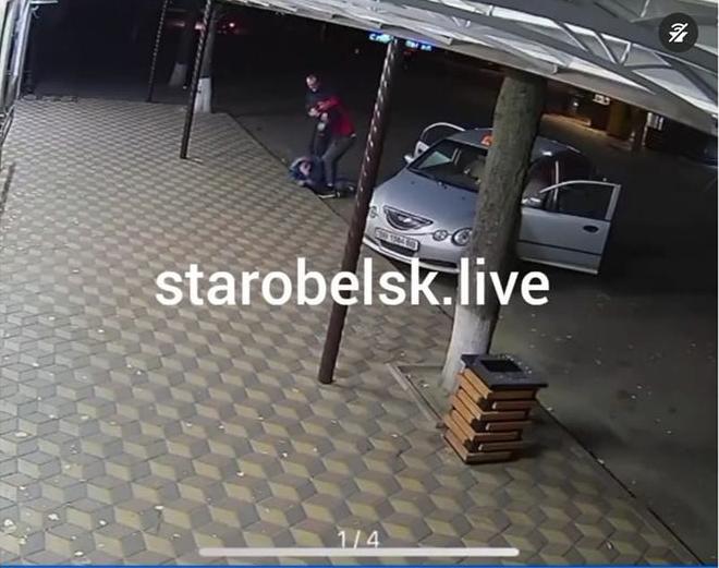 В Старобельске камера видеонаблюдения зафиксировала избиение мужчины